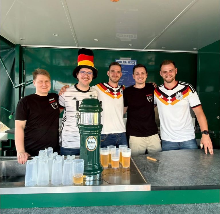 Was für ein großartiger Tag! Bei bestem Sommerwetter, spannender WM-Stimmung und mit der tollen Musik der Wiesnkracher konnten wir unser Sommerfest ausgiebig feiern.