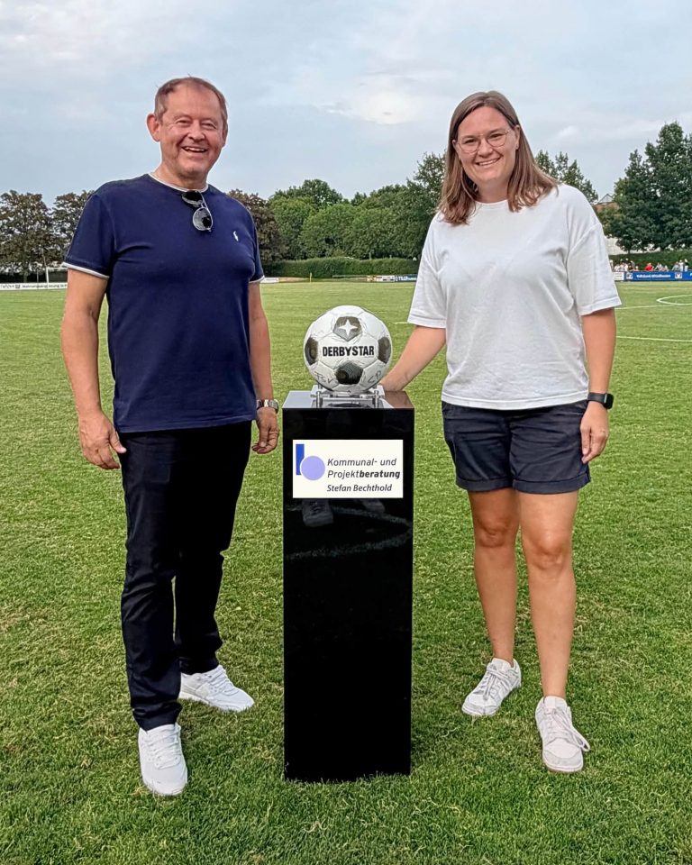 Die Firma KOMMUNAL- UND PROJEKTBERATUNG von Stefan Bechthold hat uns als Ballsponsor bei den beiden Derbys gegen Eintracht Stadtallendorf und TUBA Pohlheim unterstützt.